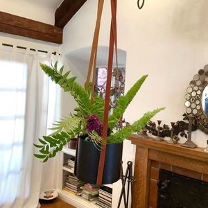 HANGING PLANTER INDOOR/OUTDOOR LEATHER PLANTER ADJUSTABLE BROWN PLANT HANGER